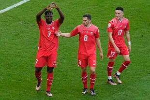 Breel Embolo celebra el gol de Suiza ante Camerún, ni más ni menos que su país de origen