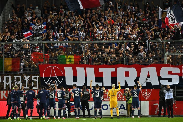 Una fiesta en París, con estadios llenos: los jugadores del PSG festejan con su hinchada luego de ganar