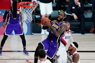LeBron James, fue el dueño del tercer juego de los Lakers ante Portland