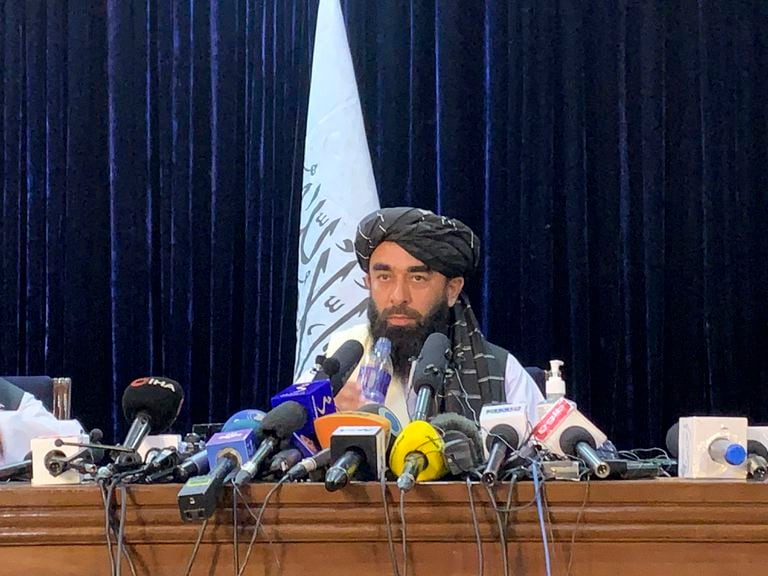 Zabihullah Mujahid, vocero de los talibanes, durante una conferencia de prensa en Kabul
