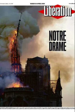 Liberation solo puso dos palabras sobre la trágica escena del incendio: "Notre Dame"