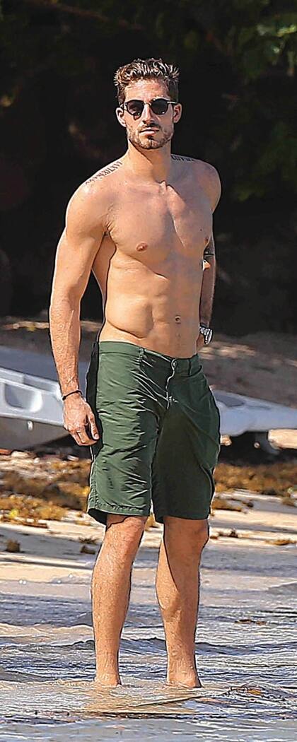 Tiene 27 años y es el arquero suplente del París Saint-Germain.