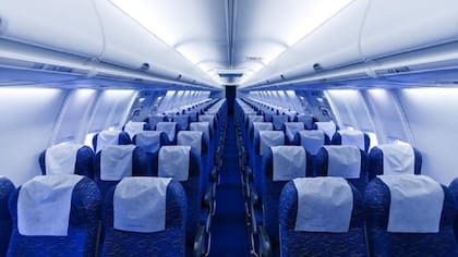 Buscan que los asientos de los aviones dejen de achicarse