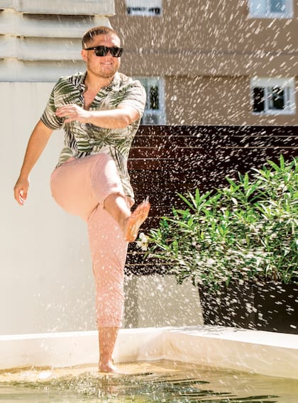 Siempre que puedo hago cursos, ahora estoy aprendiendo tap y canto. Este ao voy a hacer una miniserie, El mundo de Mateo, y una obra de teatro, La mquina de Turing, en el Picadero a mediados de ao, adelanta Toto