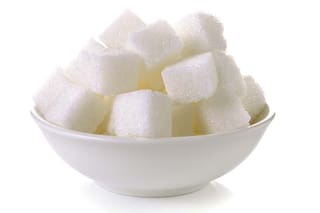 ¿Por qué el azúcar refinada nos hace mal?