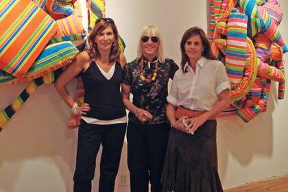 Y una visita a una muestra en Nueva York de Martha Minujín, que también se sumó a la foto.