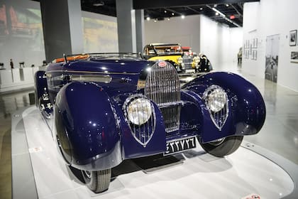 Cuando Mohammad Reza Pahlevi se casó con la princesa Fawzia de Egipto, en 1939, recibió una Bugatti 57C como regalo de bodas del gobierno francés