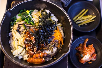 La distribución entre proteínas, hidratos de carbono y grasas de la cocina coreana parece creaneada por un nutricionista de vanguardia.