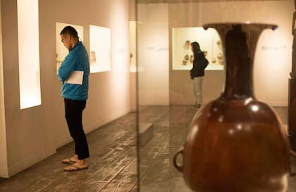 Vasija expuesta en una de las salas del museo.