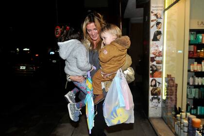 Paula Chaves junto a Olivia y Baltazar Alfonso