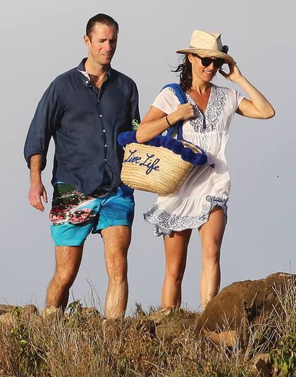 Junto a su marido James Matthews, tras disfrutar de un día de playa.