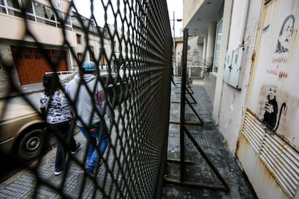 Las vallas impiden el ingreso a la sede de la Tupac en el centro de San Salvador de Jujuy