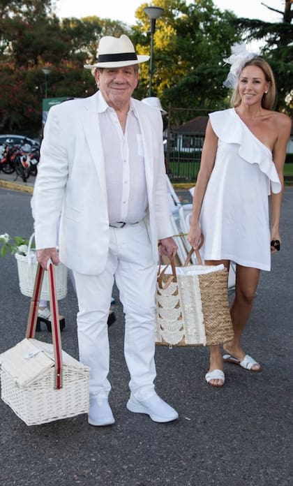 Estilo dandy un solo hombro y volados