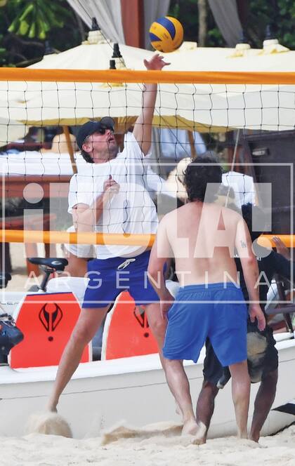 Durante los seis días que pasaron en Phuket, Leo y Camila jugaron al vóley de playa con otros huéspedes del hotel, además de hacer varios paseos en yacht por las islas que conforman el archipiélago de Phi Phi.