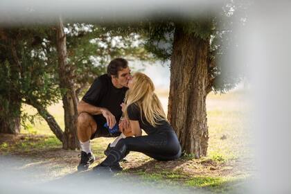 Tras la rutina de entrenamiento, hubo tiempo para reponer energía con un beso.