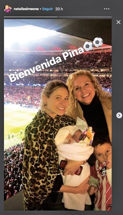 Carla estuvo acompañada por su cuñada Natalia, que también es la representante de Diego
