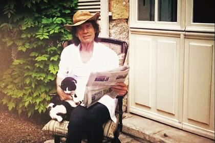 Mick tiene ocho hijos de cinco mujeres distintas. Desde 2014 mantiene un discreto romance con Melanie Hamrick, ya que hay muy pocas imágenes de ellos juntos