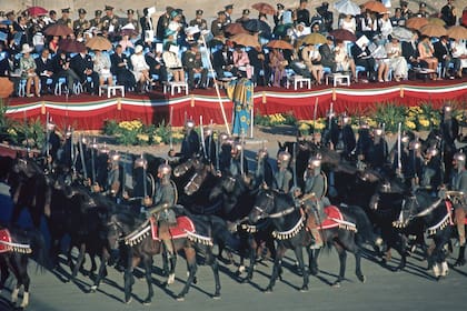 Ejércitos de artesanos se ponían en marcha para elaborar el vestuario de la emperatriz. Y cada provincia añadía lo mejor de su cultura