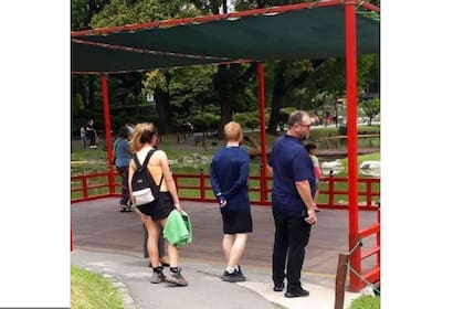 Ed Sheeran en el Jardín Japonés, una de las fotos que se había viralizado el fin de semana y aún no se sabía si era realmente el músico quien se veía de espaldas