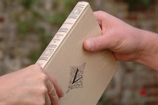 El peligro de prestar un libro