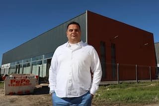 Un distrito lleno de locales cerrados, miseria y la luz de esperanza que trajo el frigorífico de las colas eternas