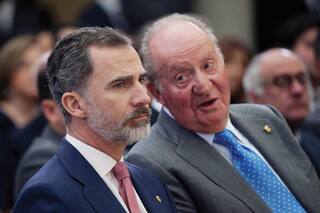 En su despacho: la foto que refleja el quiebre entre el rey Felipe y su padre