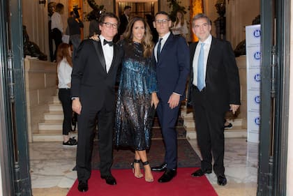 Gabriel Martino (presidente de HSBC Argentina), su mujer Florencia Perotti, Fabián Bottegal y Augusto Rodríguez Larreta