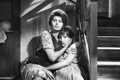 Sophia Loren se convirtió en la primera actriz en ganar el Oscar por una película que no estaba hablada en inglés con Dos mujeres