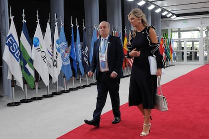 La última visita oficial de la reina Máxima fue durante la Cumbre del G20; en la imagen se la ve junto a Hernán Lombardi, quien por ese entonces era el titular del Sistema Federal de Medios y Contenidos Públicos de la República Argentina