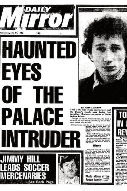 Aunque cueste creerlo, en 1982, Isabel despertó en su dormitorio de Buckingham Palace y tenía un intruso a los pies de su cama.