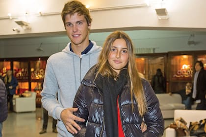 Una vez terminado el partido, Juan Martín posó junto a su novia, Mia Cambiaso, con quien sale desde principios de año. En