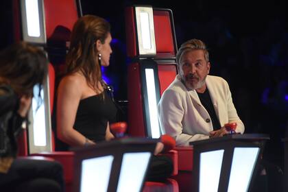 Montaner hace uso de su humor y su tonada caribeña para "seducir" a los aspirantes que quiere sumar a su equipo