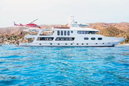 El imponente barco de 43 metros de largo cuenta con helipuerto y seis camarotes y su alquiler tiene un costo de 120 mil dólares a la semana