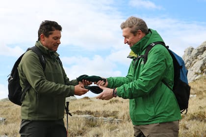 Lautaro Jiménez Corbalán y Marc Townsend intercambian boinas en el mismo sitio donde se enfrentaron 37 años atrás