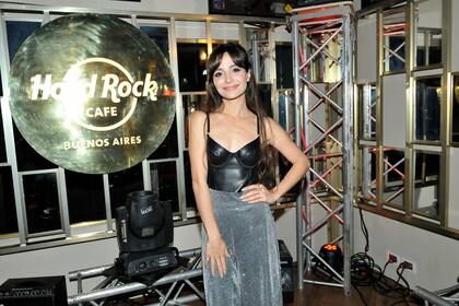 Brenda Asnicar antes de cantar algunas de sus nuevas canciones