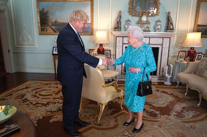 Dandole la bienvenida al actual primer ministro, Boris Johnson, que tras haber estado internado por Covid-19, ya fue dado de alta.