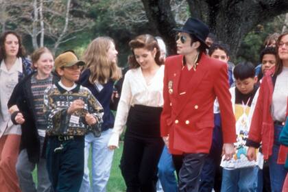 En 1995, Michael con su entonces mujer, Lisa Marie Presley, organizaron una visita guiada al lugar con algunos niños invitados.