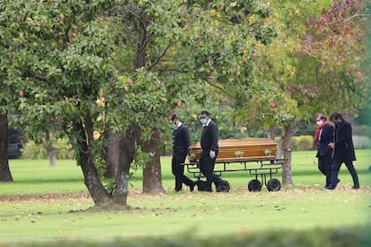 El funeral de Silvia Legrand en un cementerio privado, íntimo y en medio de la pandemia