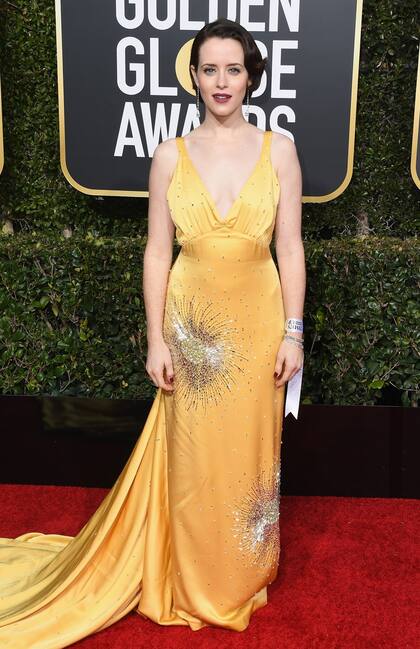 Claire Foy le hizo frente a las supersticiones con este diseño de Miu Miu