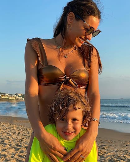 Pampita con el menor de sus hijos, Benicio