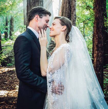 La actriz y Philip Schneider dieron el sí en medio del bosque