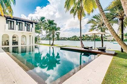 La top model y el empresario compraron la mansión de North Bay Road, Miami, por 23,5 millones de dólares. 