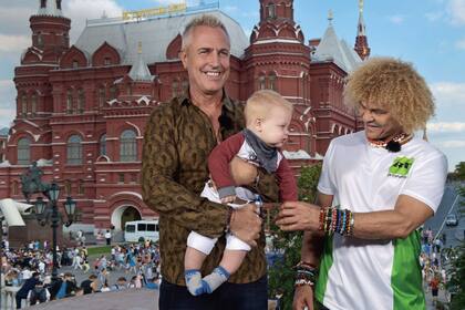 Durante su paso por Moscú, padre e hijo conocieron al ex futbolista colombiano, Carlos “el Pibe” Valderrama, quién llegó a Rusia para participar de la cobertura del Mundial en RT, el canal ruso en idioma español. 