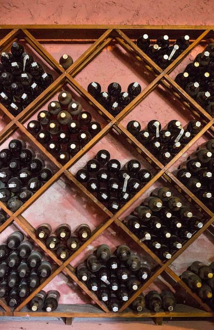 Las botellas de vino producidas por la bodega Los Cerros de San Juan.