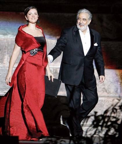 En el escenario junto a su mentor, el tenor Plácido Domingo, con quien en marzo de 2011 cantó para ciento cincuenta mil personas en la avenida 9 de Julio.