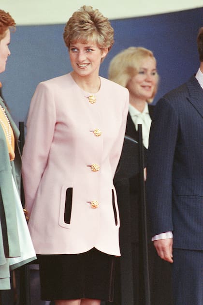 La princesa apostó por un rosa claro durante su gira por Canadá en 1991