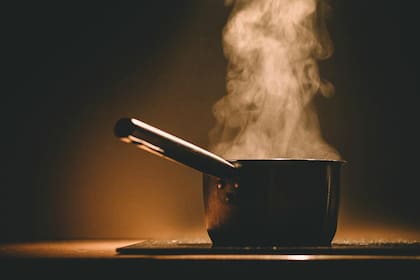 A la hora de preparar bebidas calientes se debe tener precaución por el riesgo a volcarse
