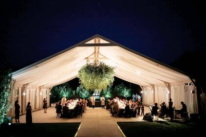 El cronograma de eventos arrancó la noche previa con una comida celebrada en la carpa que se montó en el jardín.