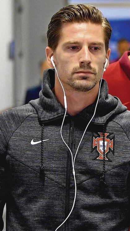 Nació en Francia en 1989 pero sus raíces paternas y portuguesas calaron tan hondo en él que decidió jugar para la selección de Portugal