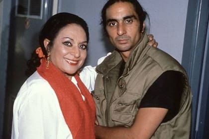 Lola Flores falleció a causa de un cáncer de mama en mayo de 1995, y quince días después, su hijo Antonio, por una sobredosis de barbitúricos y alcohol
